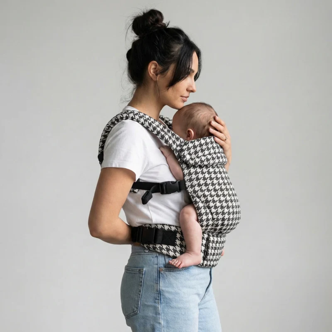 Soft baby carrier breathable fabric close-up — NAEVII