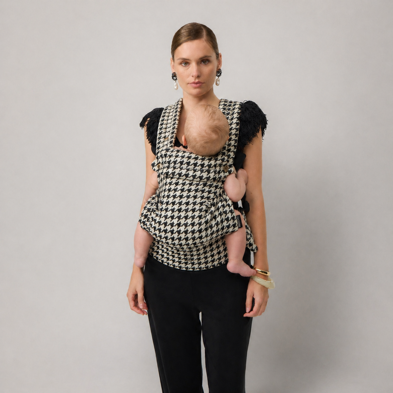 Limitless baby carrier, side view — NAEVII