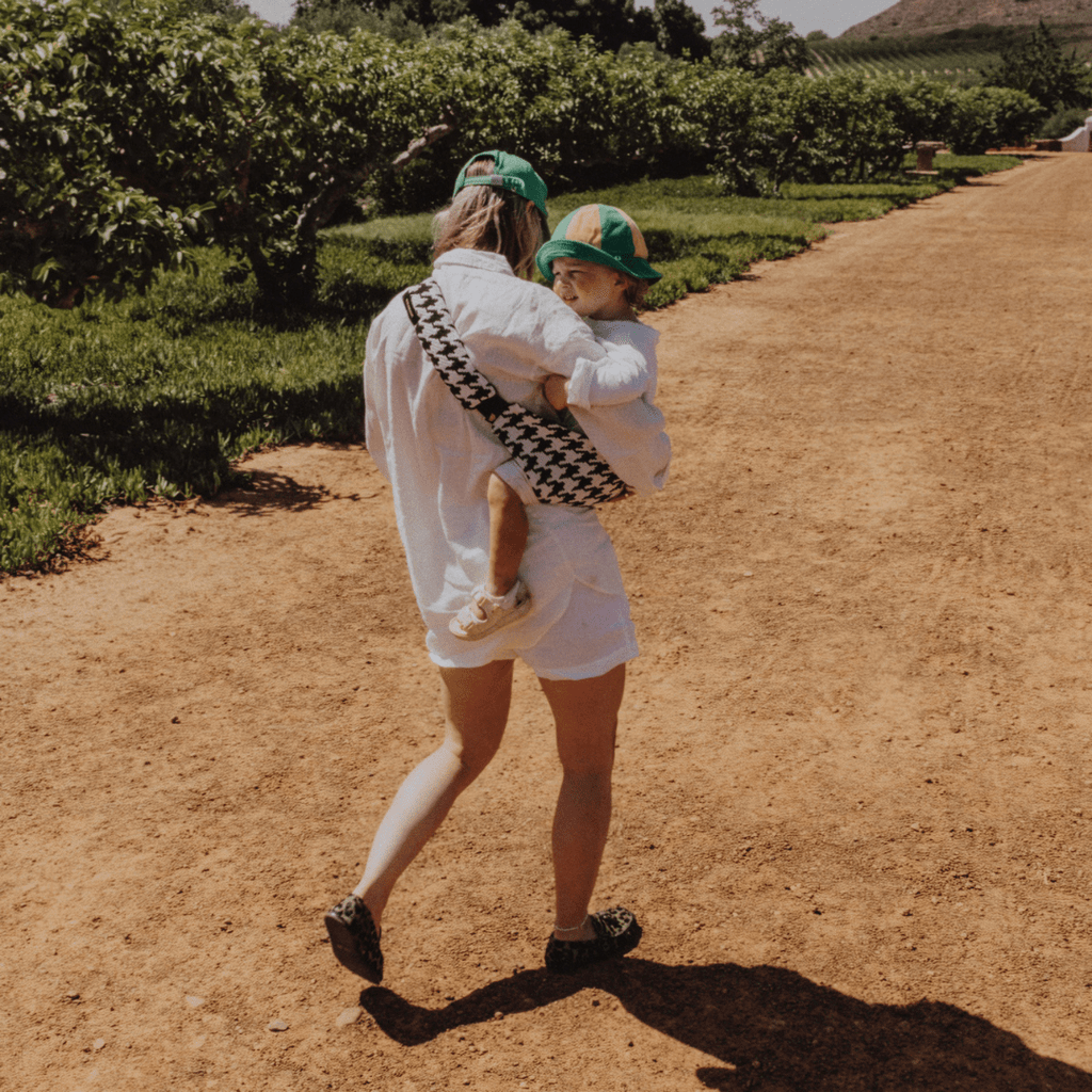 Toddler sling carrier worn across the body — NAEVII