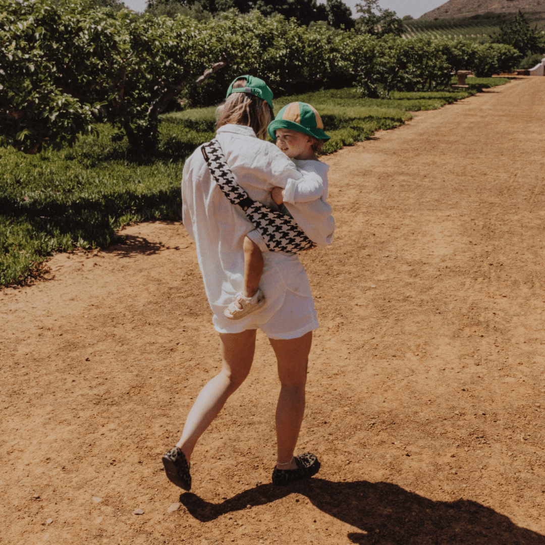 Toddler sling carrier worn across the body — NAEVII